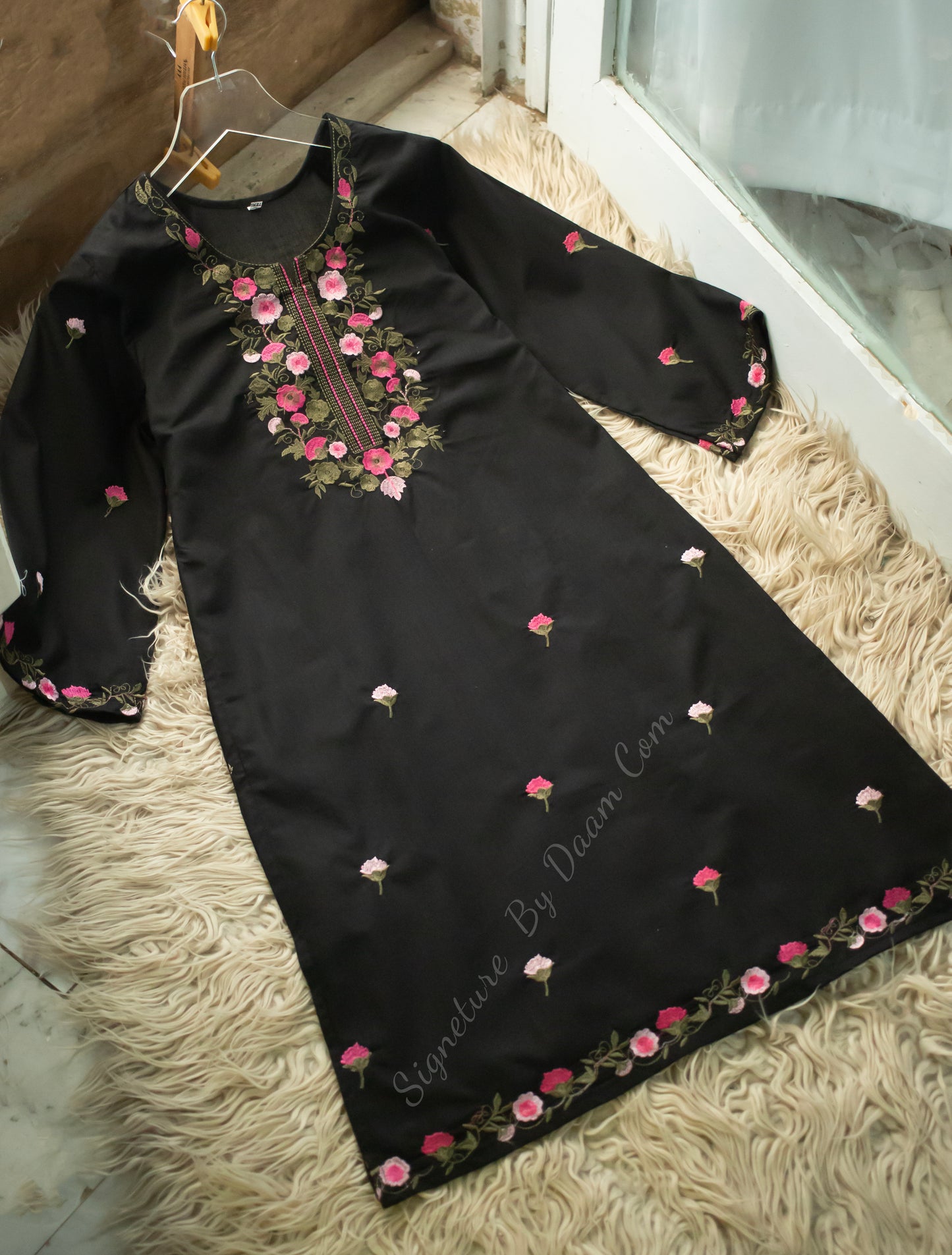 E Black Floral   175