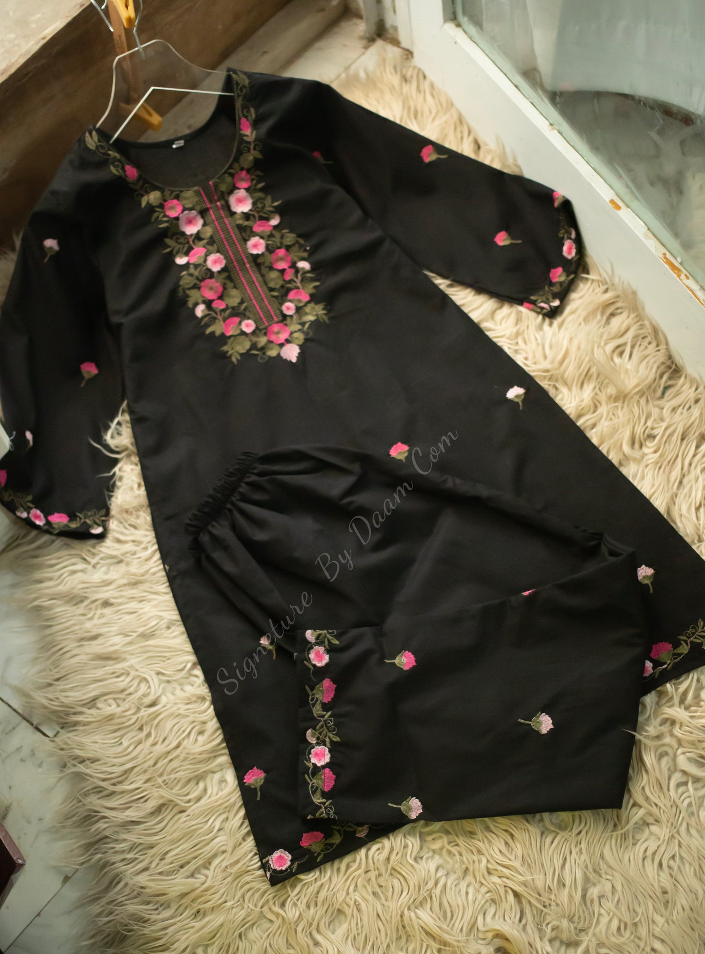 E Black Floral   175